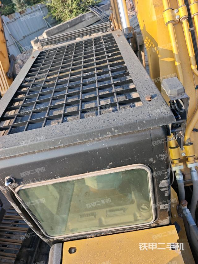 驾驶室顶部（整机外观）