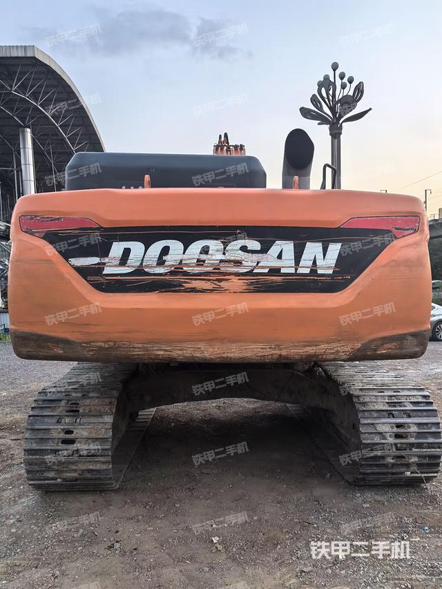 驾驶室顶部（整机外观）