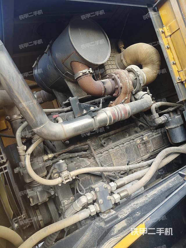 发动机右侧（整机外观及大件）