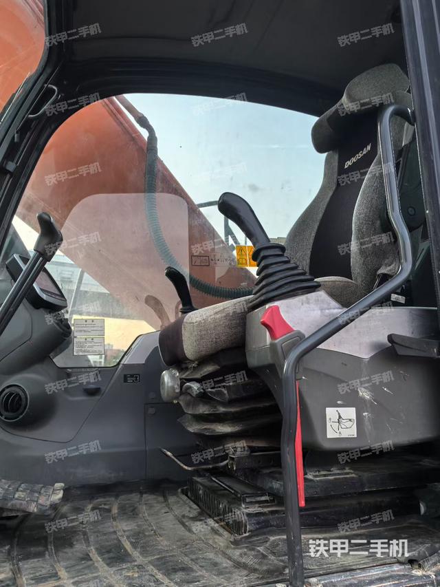 驾驶室整体（整机外观）