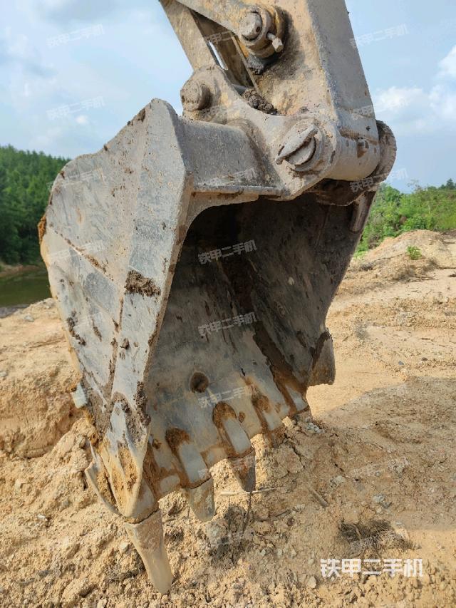 鏟斗右后整體（工作和回轉(zhuǎn)裝置）