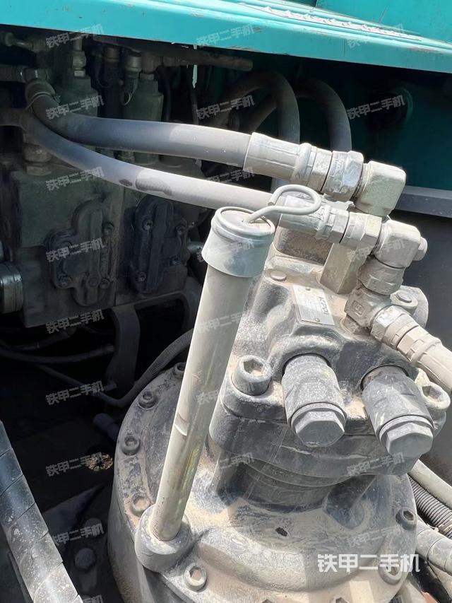 回转马达和主控阀（整机外观）