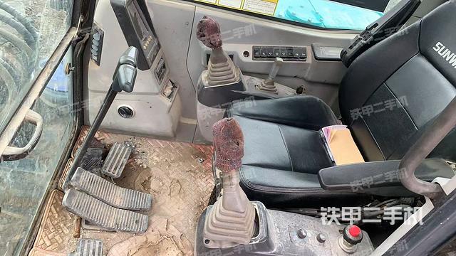 驾驶室整体（整机外观）