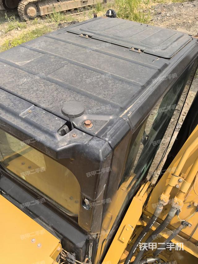 驾驶室顶部（整机外观）