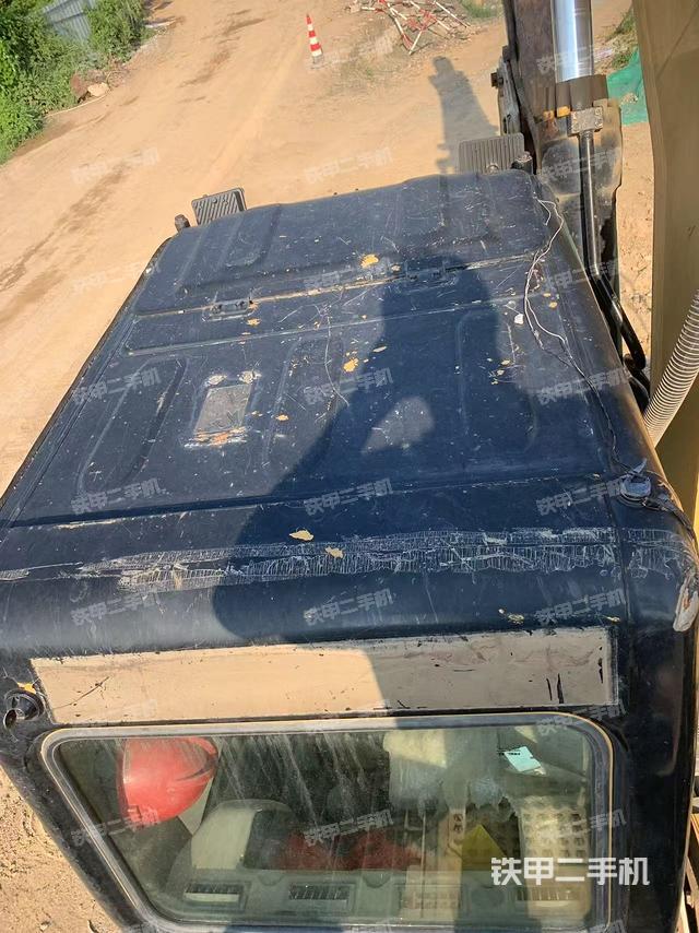 驾驶室顶部（整机外观）