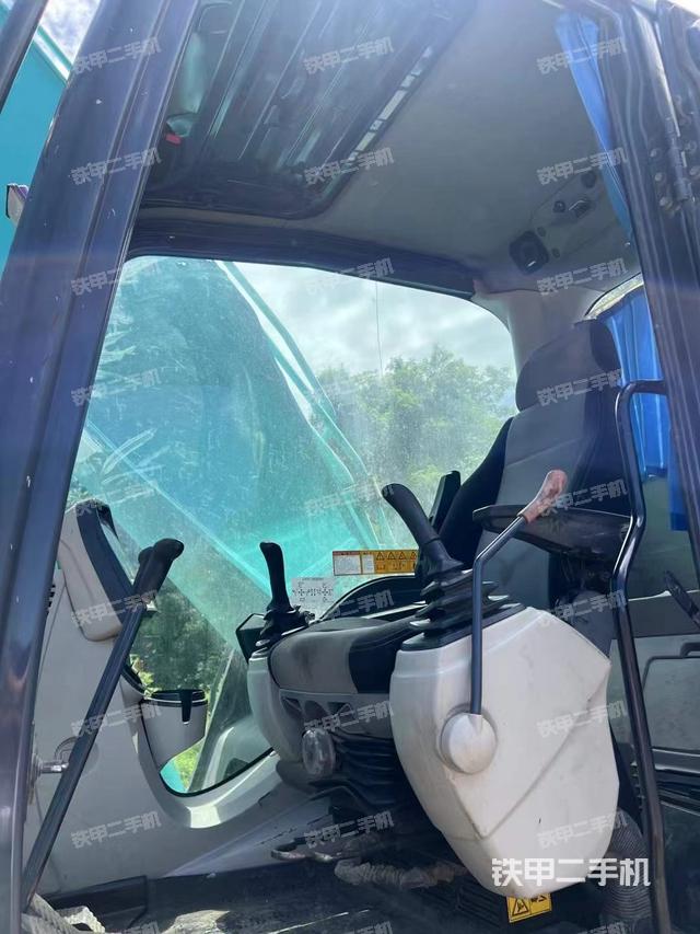 驾驶室整体（整机外观）