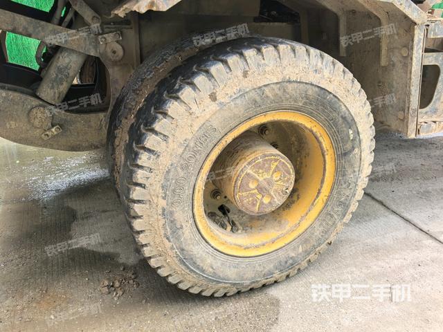 右驅(qū)動(dòng)輪（行走機(jī)構(gòu)）