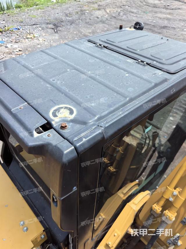 驾驶室顶部（整机外观）