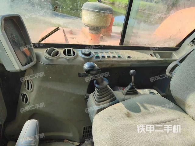 駕駛室整體（整機(jī)外觀）