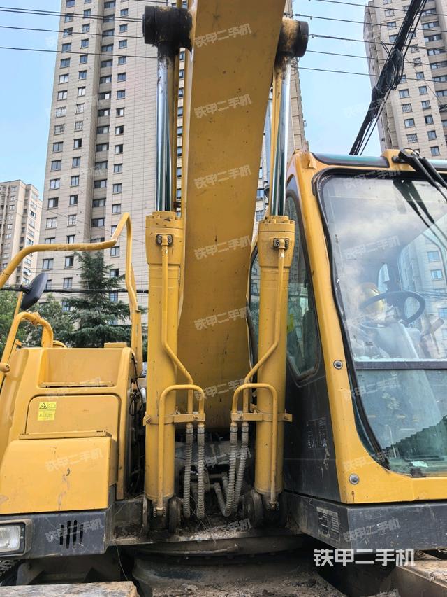 大臂油缸整體?豎拍（工作和回轉(zhuǎn)裝置）