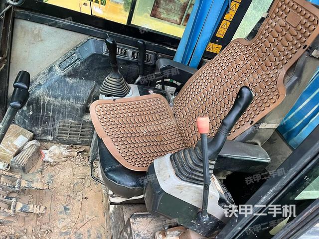 驾驶室整体（整机外观）