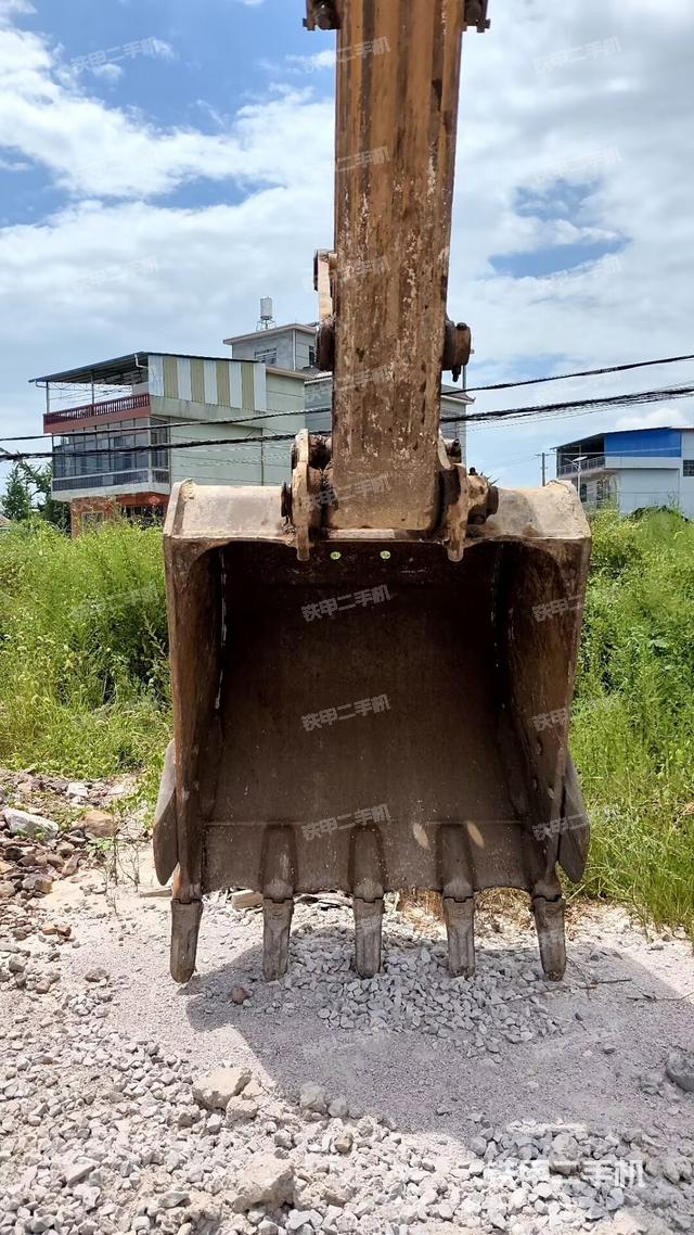 小臂整体左后（工作和回转装置）