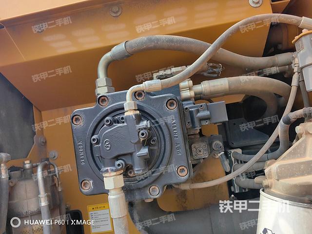 液压泵舱室正面整体（整机外观）