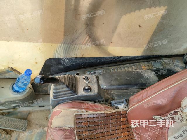 座椅右側(cè)控制臺/鑰匙門/油門/含右手柄（駕駛室部分）