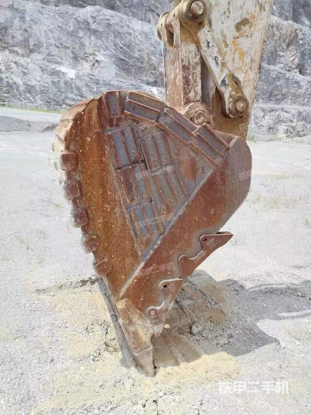 小臂整体右前（工作和回转装置）