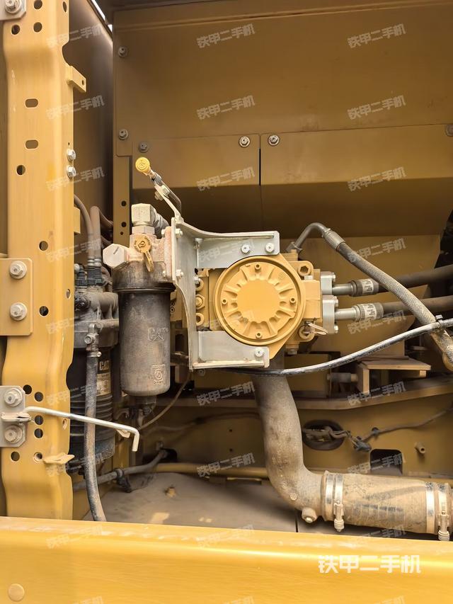 液壓泵艙室正面整體（整機(jī)外觀）