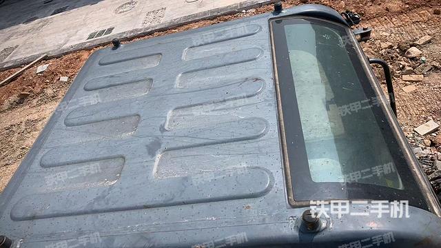 驾驶室顶部（整机外观）