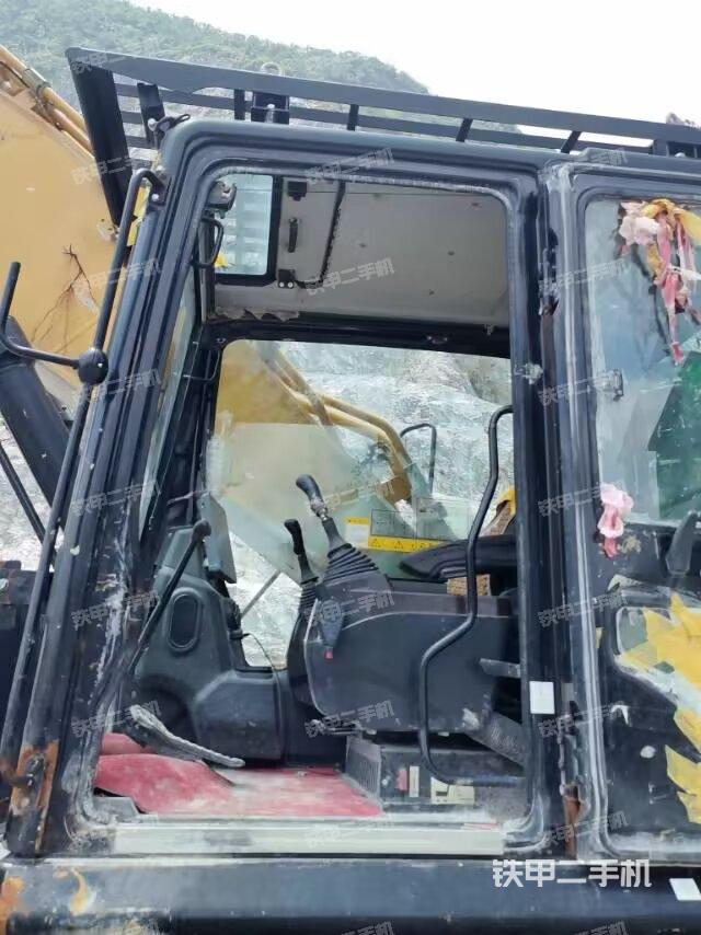 后窗玻璃角标（驾驶室部分）