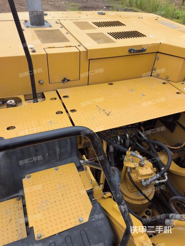 驾驶室顶部（整机外观）