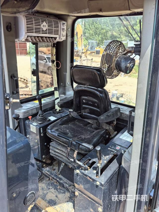 驾驶室操作台（设备外观及核心部件）