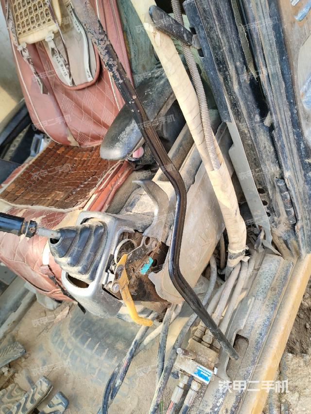 座椅左側(cè)控制臺/音響/含左手柄（駕駛室部分）