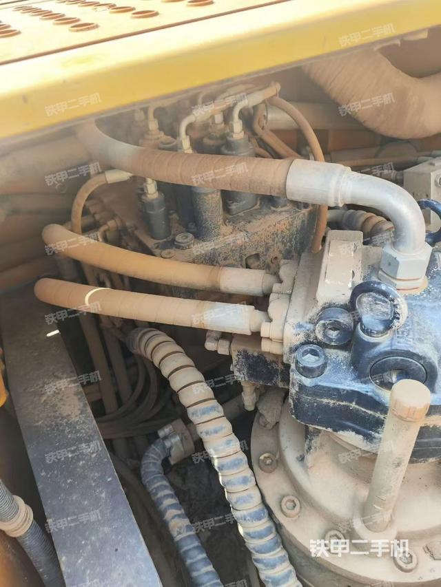 回转马达和主控阀（整机外观）