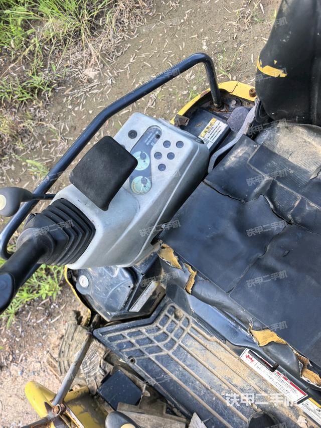 座椅右侧控制台/钥匙门/油门/含右手柄（驾驶室部分）