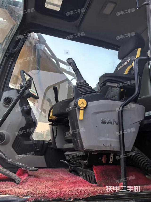 驾驶室整体（整机外观）