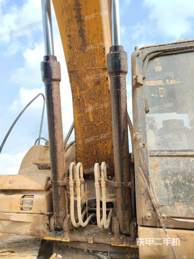 大臂油缸整體?豎拍（工作和回轉(zhuǎn)裝置）