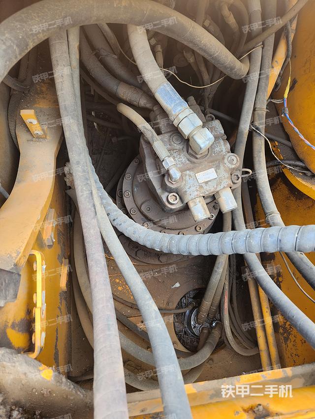 回轉(zhuǎn)馬達和主控閥（整機外觀）