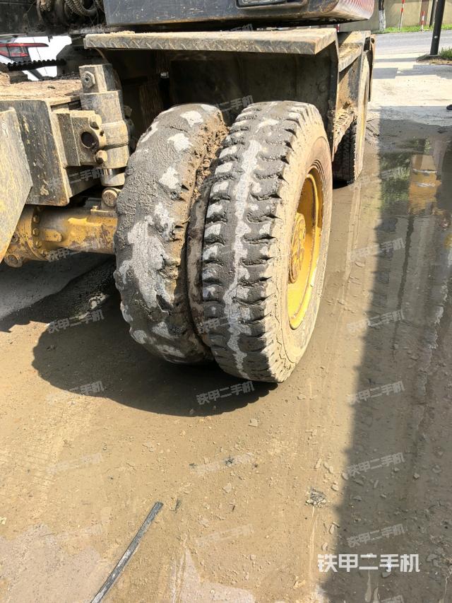 左驅(qū)動(dòng)輪（行走機(jī)構(gòu)）