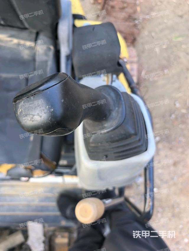 座椅左侧控制台/音响/含左手柄（驾驶室部分）