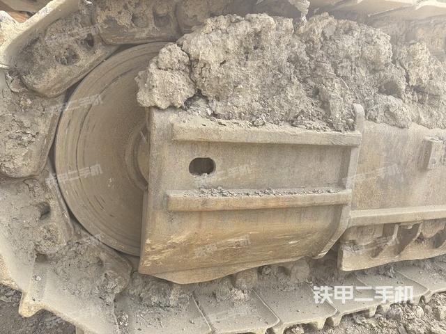 左驅(qū)動輪（行走機(jī)構(gòu)）