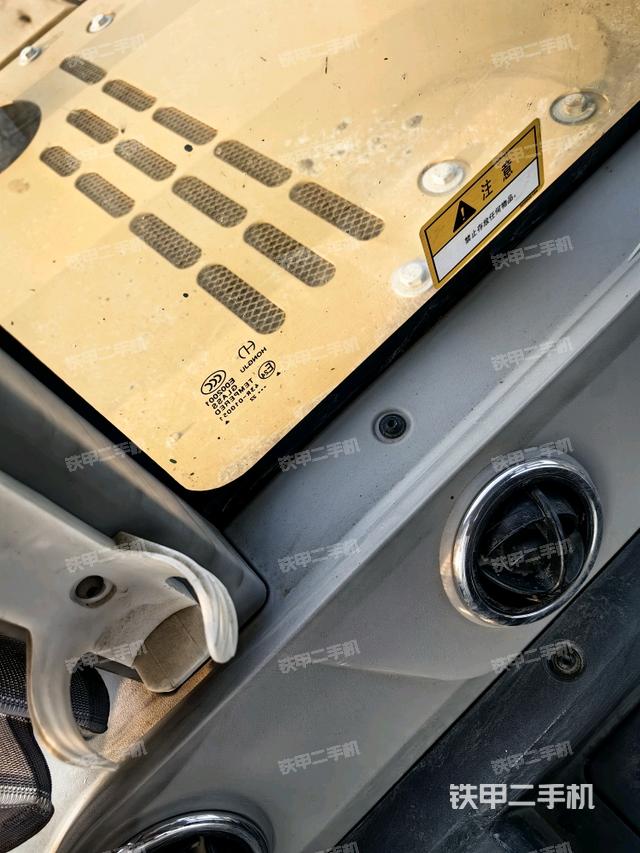 后窗玻璃角标（驾驶室部分）