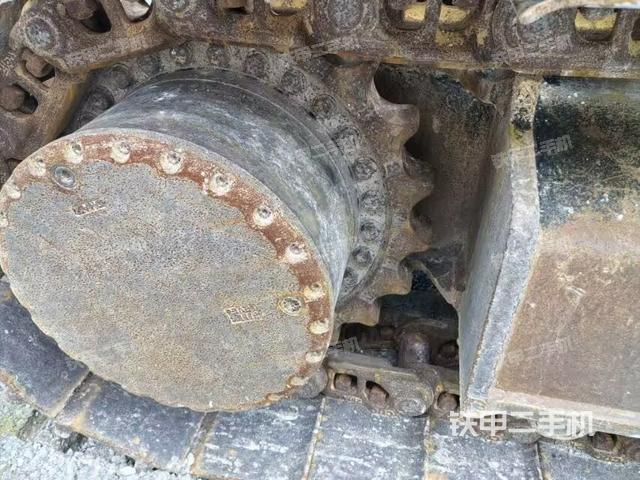 右驱动轮（行走机构）