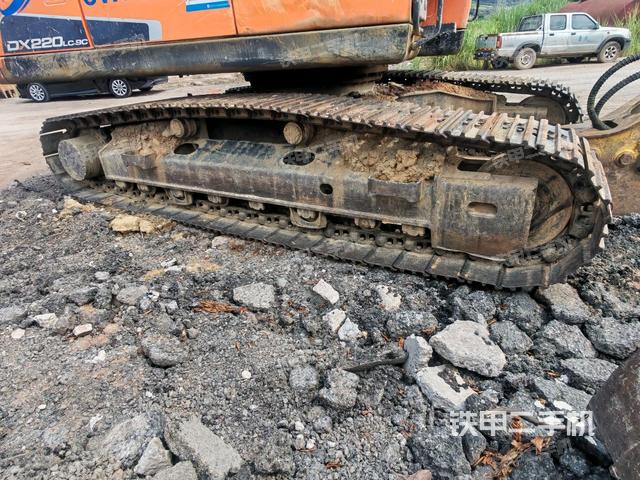 左側(cè)履帶整體?（行走機(jī)構(gòu)）