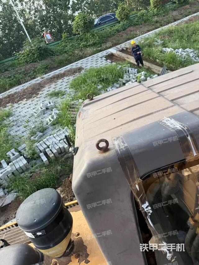 驾驶室顶部（整机外观）