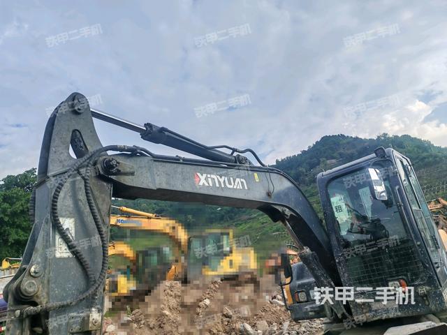 鏟斗右后整體（工作和回轉(zhuǎn)裝置）