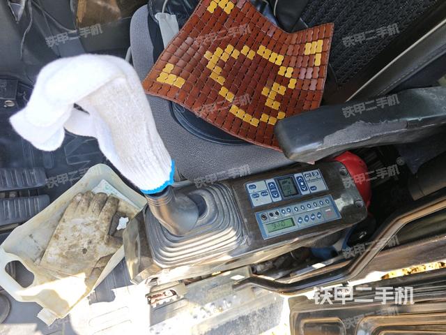 座椅左側(cè)控制臺/音響/含左手柄（駕駛室部分）