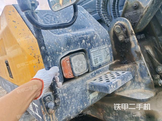 轉(zhuǎn)盤和下車架正前（工作和回轉(zhuǎn)裝置）