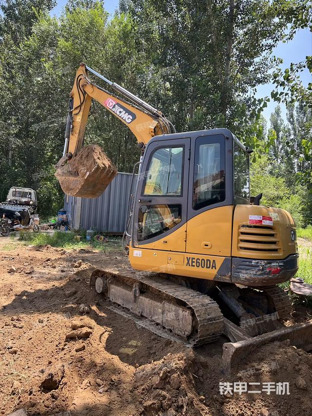 驾驶室整体（整机外观）