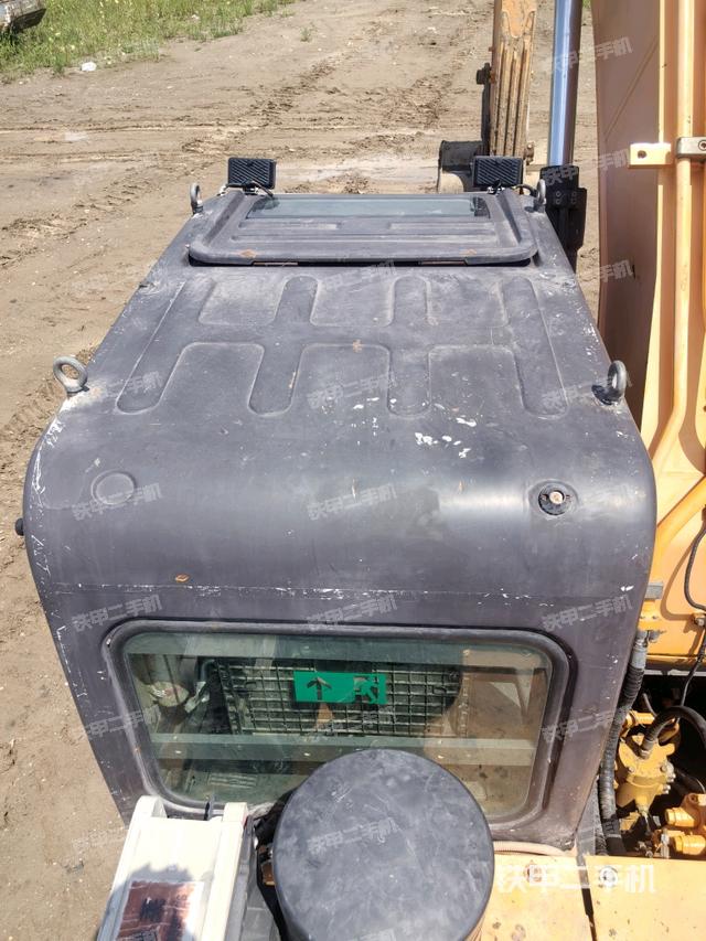 驾驶室顶部（整机外观）