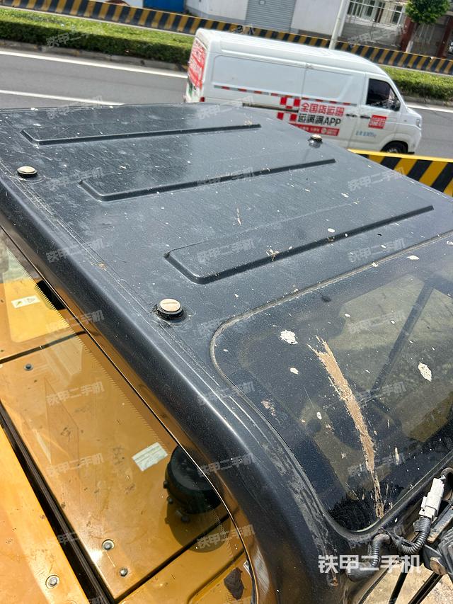 驾驶室顶部（整机外观）