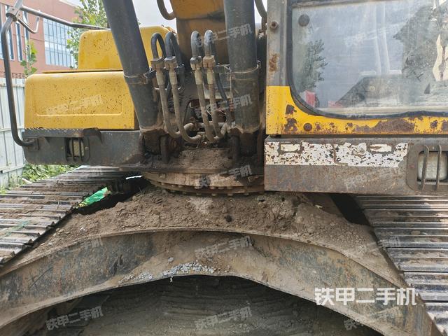 转盘和下车架正前（工作和回转装置）