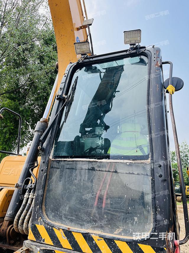 驾驶室整体（整机外观）