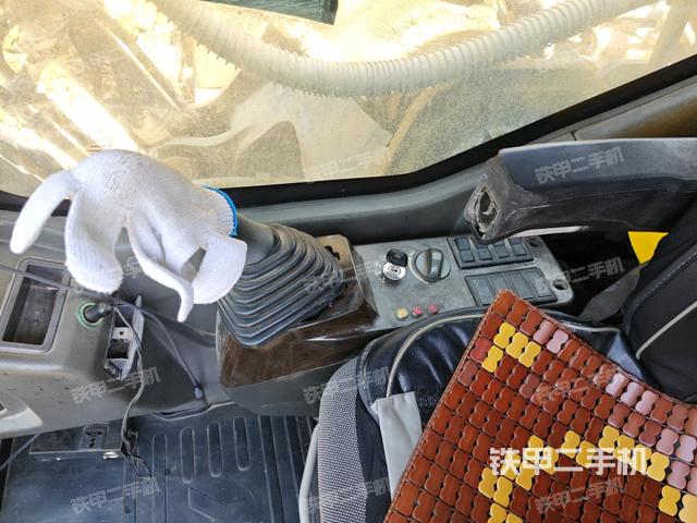 座椅右側(cè)控制臺/鑰匙門/油門/含右手柄（駕駛室部分）