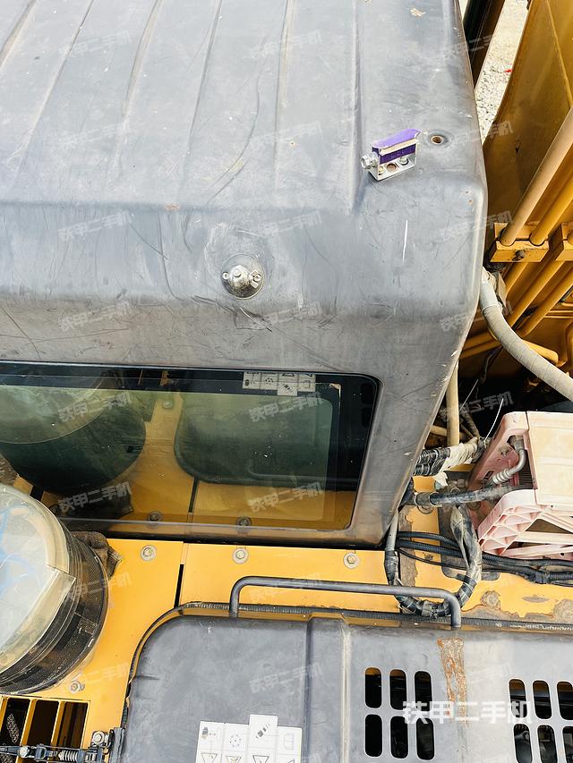 驾驶室顶部（整机外观）