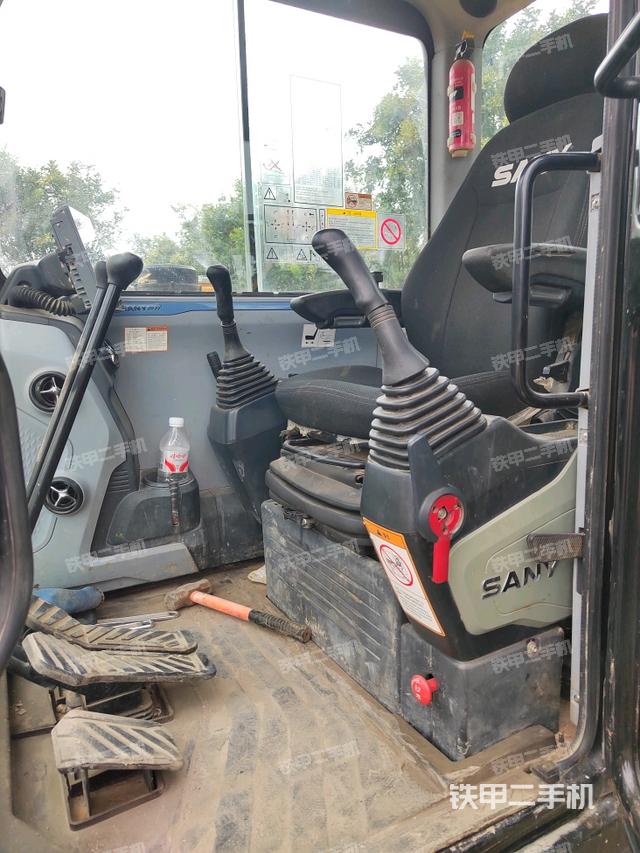 驾驶室整体（整机外观）