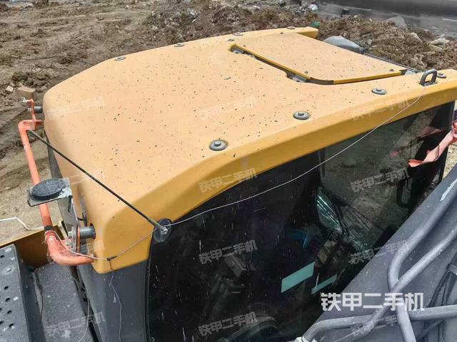 驾驶室顶部（整机外观）