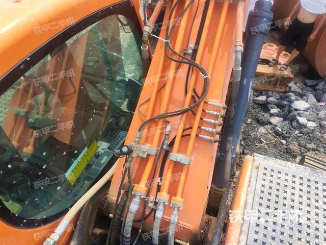 大臂背部俯視（工作和回轉(zhuǎn)裝置）